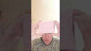 Из пластиковой канвы  и пряжи коробочка