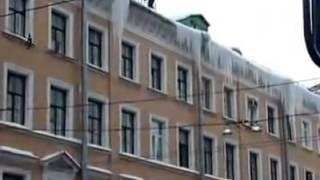 Giant Icicle Takes Out Street Light