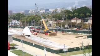 Time Lapse Construction of Levitated Mass at LACMA