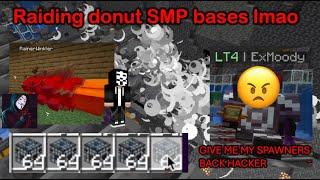 Raiding bases and hacking on the donut SMP xd