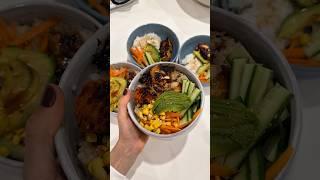 The perfect healthy sushi bowl for picky eaters (chicken salmon or tofu) full recipe below