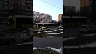 Трамвай Штадлер поехал по маршруту.