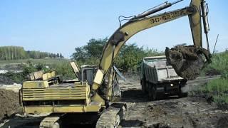 Old russian excavator EO-4225A/Экскаватор ЭО-4225А в работе, часть 1