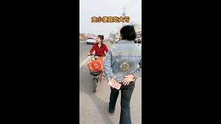 @快手管理员(O40300143) @快手热点(O40300129) @快手正能量(O40300005) #老铁笑一笑 #专治不开心