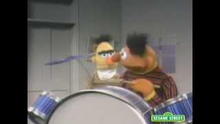 Sesame Street: Bert & Ernie Play Drums