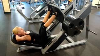 Bikini Pro Yulia Kravchenko, leg press 515 lbs *10