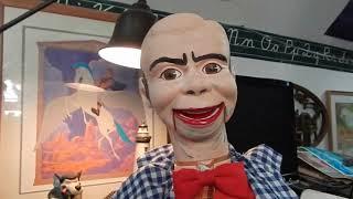 Annoying Youtubers Call Vlogger Puppets