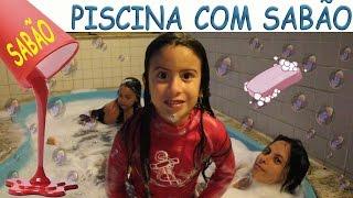 COLOQUEI SABÃO NA PISCINA E TOMEI BANHO DE ESPUMA COM A MINHA MÃE