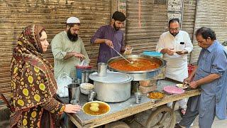 100/- Rs - 50 YEARS OLD HAJI HABIB CHANAY BREAKFAST | STREET FOOD PAKISTAN |CHANAY CHOLAY  BREAKFAST