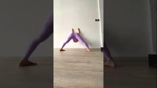 Girl Stretching#shorts #tiktok #bigbank#viral#foryou#youtubeshorts#trending#fyp#yoga#flexibility