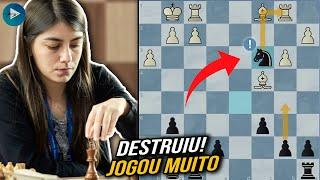 MF Julia Alboredo dá AULA de xadrez enquanto RESPONDE O CHAT! Joga MUITO!!