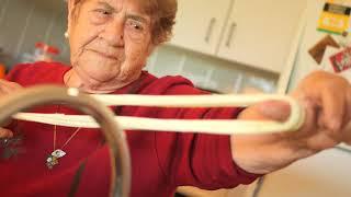 ARMENIAN NENE STRETCHING CHEESE CHECHIL հայկական Չեչիլ - ABUELA ARMENIA HACIENDO QUESO