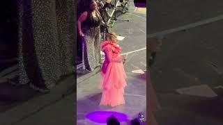 Patti LaBelle makes a grand entrance in her coral dress The Queens Chicago United Center