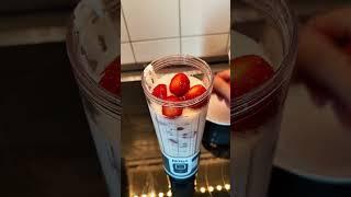 #schnell_lecker #erdbeeren #smoothie #shorts #sommer #frisch #einfach #gesund #papalife  #ninja