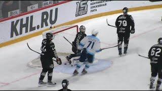 Овчинников проходит Кулика и забивает / Ovchinnikov robs Kulik to score