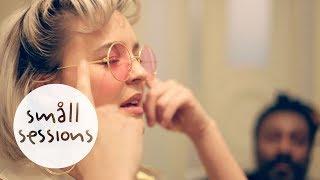 Anne-Marie - Alarm (acoustic) | Småll Sessions