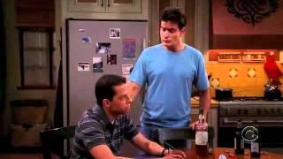 Two and a Half Men S03E20 - I'm banging Kandi's Mom (PT/BR)