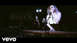 Broods - Four Walls (Live With Lyrics)