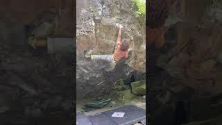Karasu v12 at the Beautiful Niagara glen black cave#bouldering ##climbing
