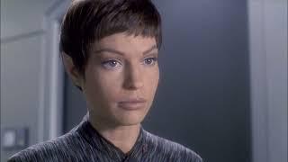 Archer tells T'pol about Zefram Cochrane's crazy speech