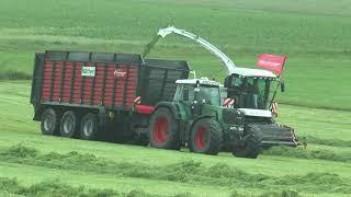 Rostselmash RSM F 2650 forage harvester + Fendt 930 Vario TMS on grassland demo in Germany