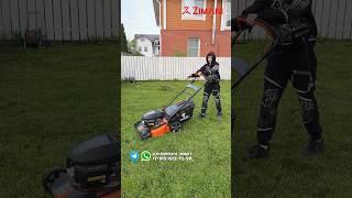 С этой газонокосилка дети легко справляются  #Косилка #Газонокосилка #БензиноваяГазонокосилка #тест