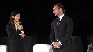 Totti, Raggi: "Io e Francesco andavamo alla stessa scuola". Il Capitano: "Quando c'andavo"