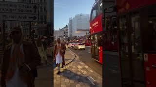 Busy Evenings in London #explore #londoncityvibes #travel #tourist #people watching