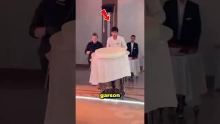 Garson Pahalı Düğün Pastasını Düşürdü ve Sonrası İnanılmaz Bir Sürprizle Bitti 