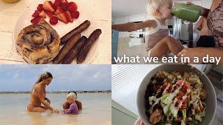 what we eat in a day {VLOG}