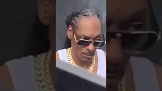 Snoop Dogg Tries to Get a Security Guard High ‍️ #snoopdogg #deathrowrecords #smoke