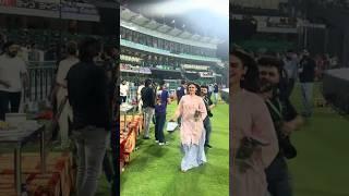 Qaisar pathan cricket ️#Hira Mani distributing shirts to PSL X FANS #PSLX#babarazam#rajahamza