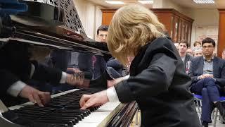 Little Elisey Mysin shows Grandmaster level on the piano