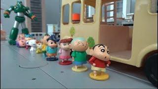 Crayon Shin Chan 10 Friends are on the kindergarten bus toys play video for kids