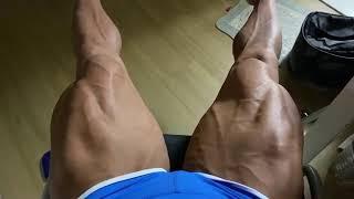 girl leg muscles (quads)