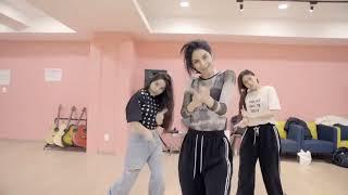 BlingOne Kiss & Call Choreo Practice Version / World K-POP Center