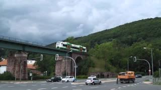 Die Kino-Bahnbrücke von Suhl - mit einem Süd-Thüringen-Bahn VT 650