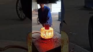 How to drill holes on cylindrical iron blocks!Modern Forming Technology