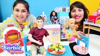 Barbie ve Ken Ayşe ve Ümit'in pizza dükkanında pizza denemesi yapıyor! Kız videoları!