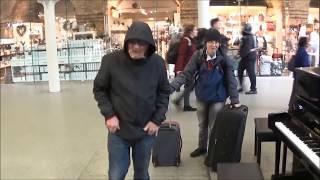 POOR OLD MAN PLAYS AMAZING EXCITING PIANO IN MALL