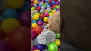 BABY RASUL PLAYS WITH BALLS #subscribe #like #shorts #baby #usa #america #trend #kz #english