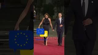 Chancellor Olaf Scholz saves his wife from falling on the red carpet at the last moment