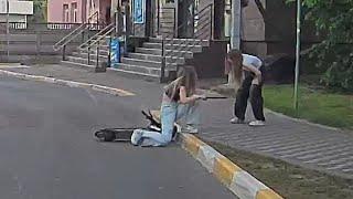 Девки и электросамокат