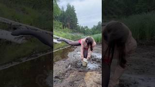 Gorgeous Girl Hunter wellies shiny waterproof windbeaker hard stuck in deep sticky mud schlamm messy