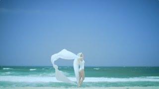 iamamiwhoami; blue blue