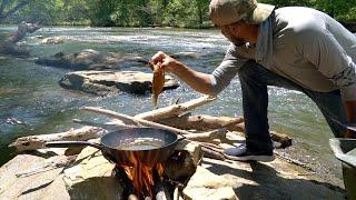 Pescando Y Cocinando En Un Paraíso