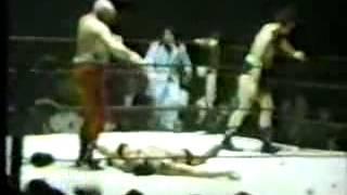 Ox Baker causes a riot in Cleveland 1974