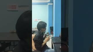 Nglembur sendiri. Yg lain dah pada pulang