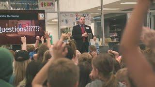 10TV Meteorologist Michael Behrens teaches kids about the weather!