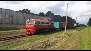 Diesel locomotive M62K-1181 with a freight train